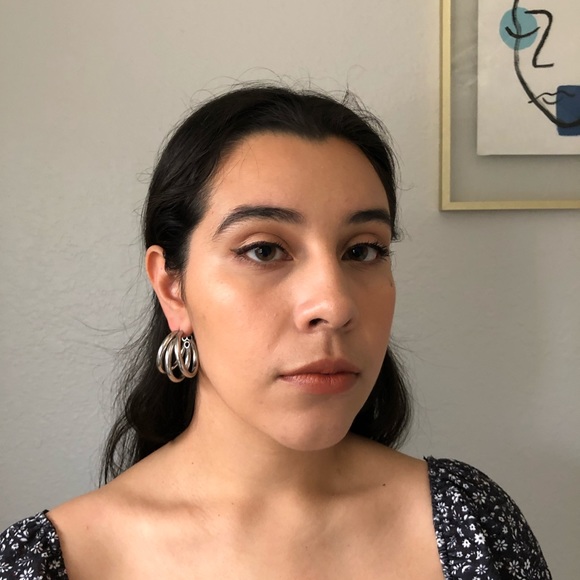 TRILLIZA Hoop Earrings in Luna/Silver 🍡 - Picture 3 of 3